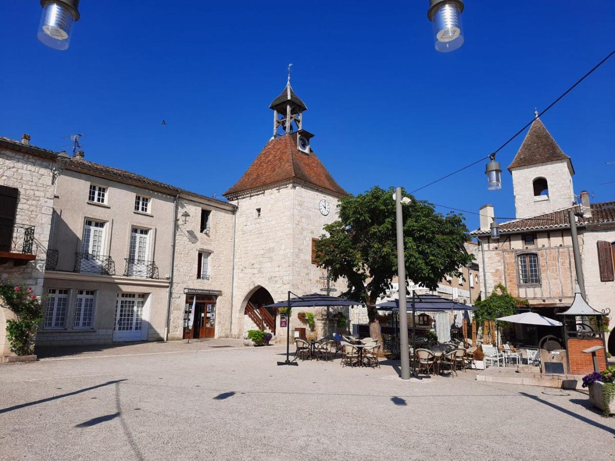Manoir Le Moulinal47 - Vue Panoramique Hotel Courbiac Bagian luar foto