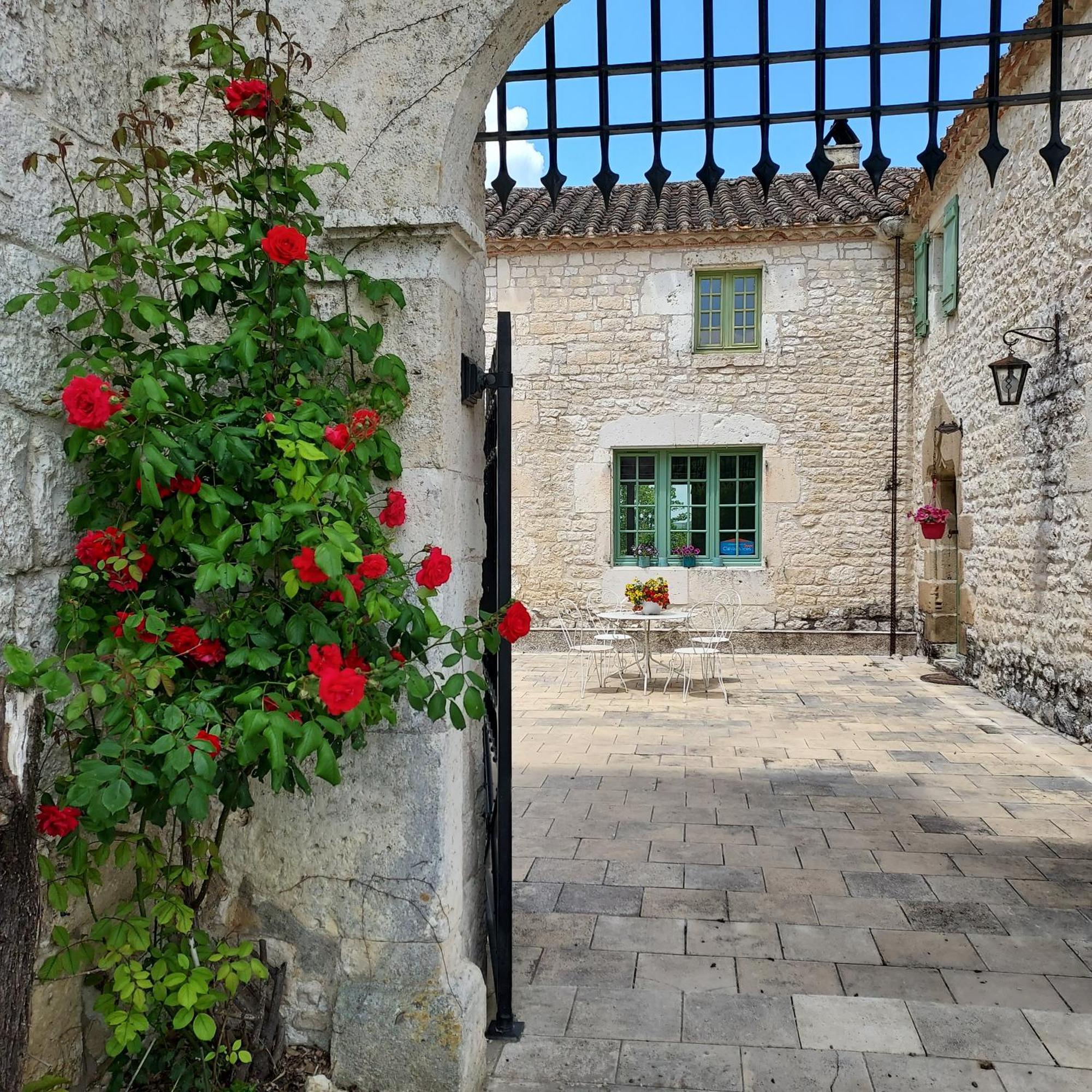 Manoir Le Moulinal47 - Vue Panoramique Hotel Courbiac Bagian luar foto